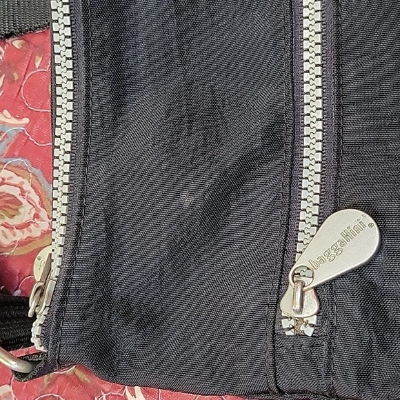 VGUC- Baggallini Special Edition ‘Large Zipper’ Nylon Crossbody - Picture 9 of 9